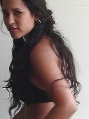 Pretty latina girl shopwing her perfect hot body