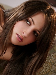 Adorable teen model Lizz Tayler