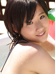 Yuzuki Hashimoto Asian is so sexy playing with water at pool