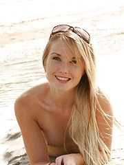 Teen model Jewel gets an ass full of sand at the beach