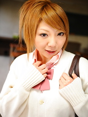 Sexy babe Rui Hazuki shows her butt in school