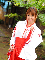Teen Yuuno Hoshi gets caught in the garden