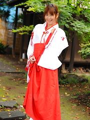 Teen Yuuno Hoshi gets caught in the garden