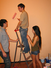 Girl invites worker to renovate home and gives blowjob.