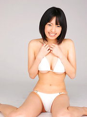 An Mashiro Asian shows sexy curves in white lingerie for pics