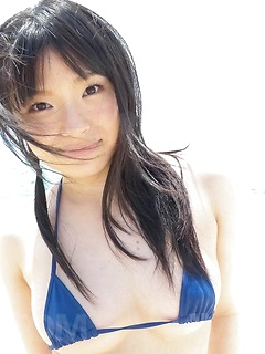 teen model Hina Maeda